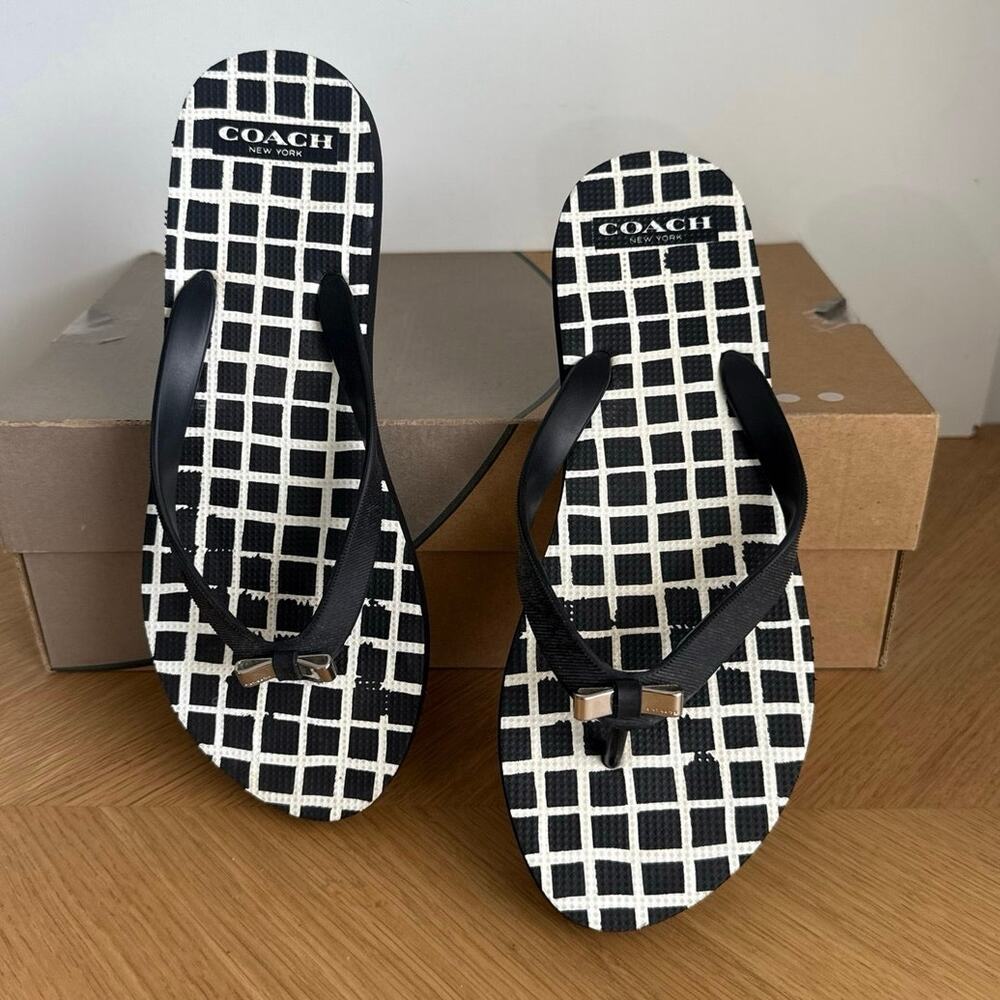 COACH Signature Black/White Grid Print Women Flip Flops - SZ 7/8